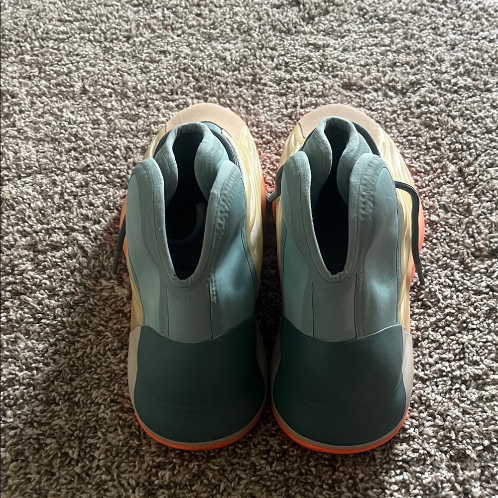 Adidas Yeezy Quantum Hi-Res Coral - Picture 3 of 7